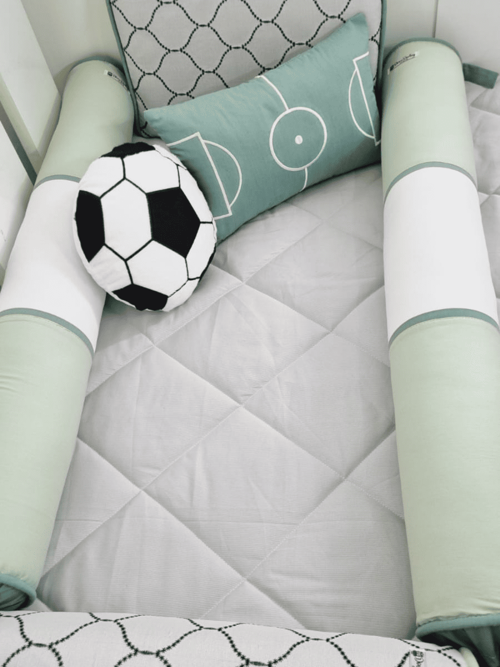 Kit berço infantil tema futebol